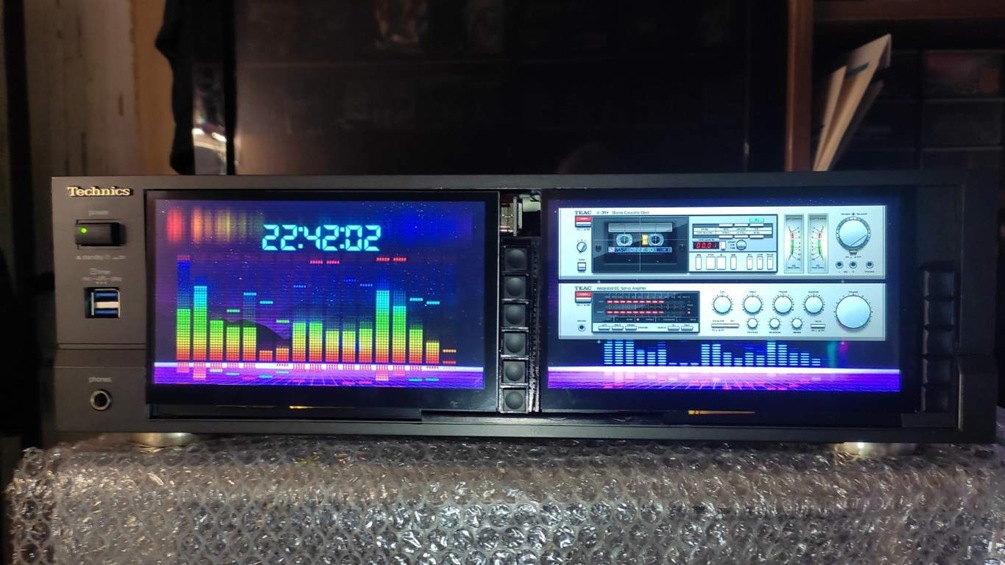 PC montado en una caja de un amplificador Technics
