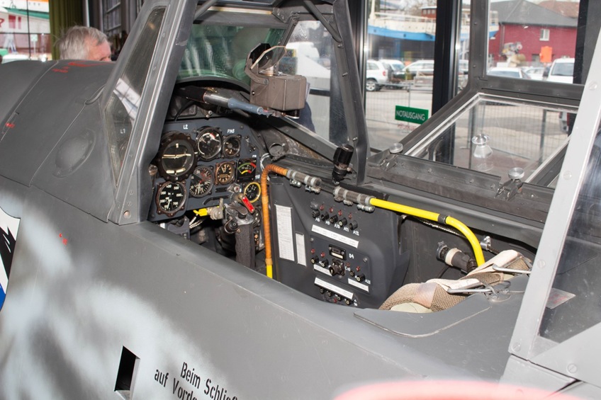 Cockpit_me109_g6-03