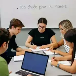 Cosas que no solo les pasan a los jóvenes universitarios es facil olvidar poner el nombre de un trabajo