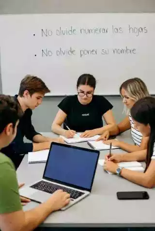 Cosas que no solo les pasan a los jóvenes universitarios es facil olvidar poner el nombre de un trabajo