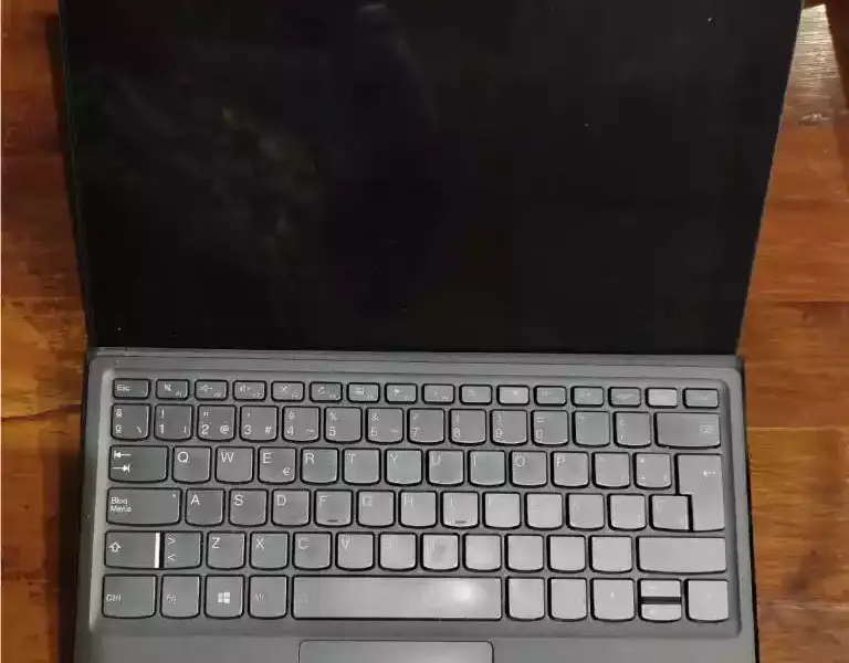 Lenovo yoga recortado