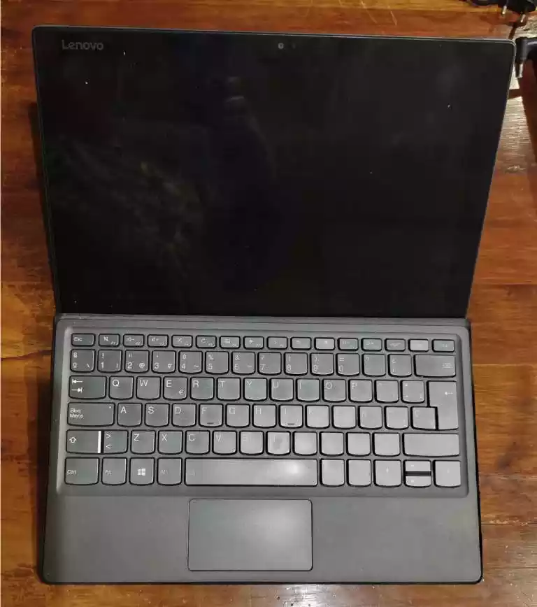 Lenovo yoga recortado